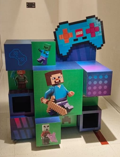 lego display stands in dubai mall
