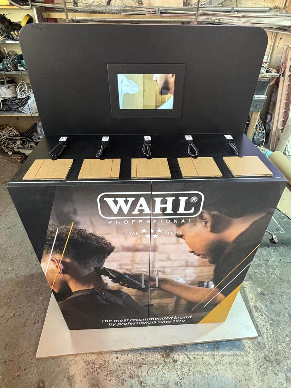 wahl saloon display stand in dubai
